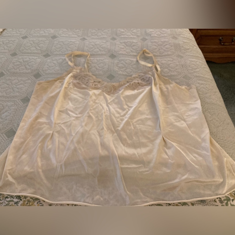 Vintage Vanity Fair Camisole Sz 40 Adjustable Straps Lace Accent Great Shape